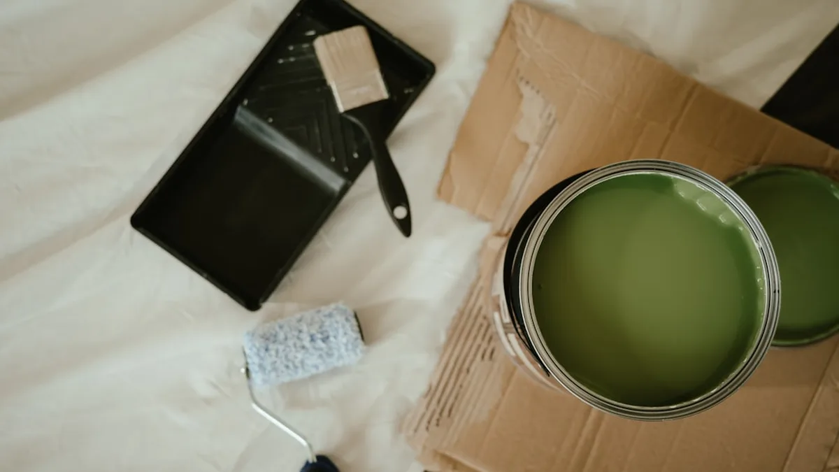 Peindre un meuble en bois sans poncer : les bonnes peintures